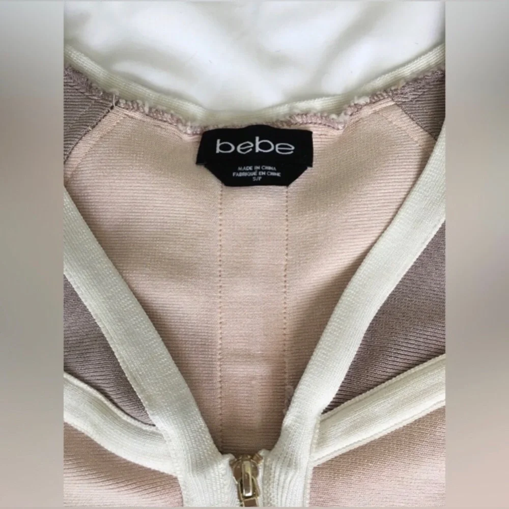 EUC 90’s beautiful Bebe thick multicolored zip up vneck long sleeve top. - Picture 3 of 7